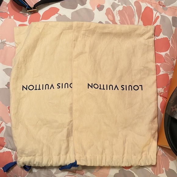 LOUIS VUITTON MEN SLIDES - Picture 10 of 13